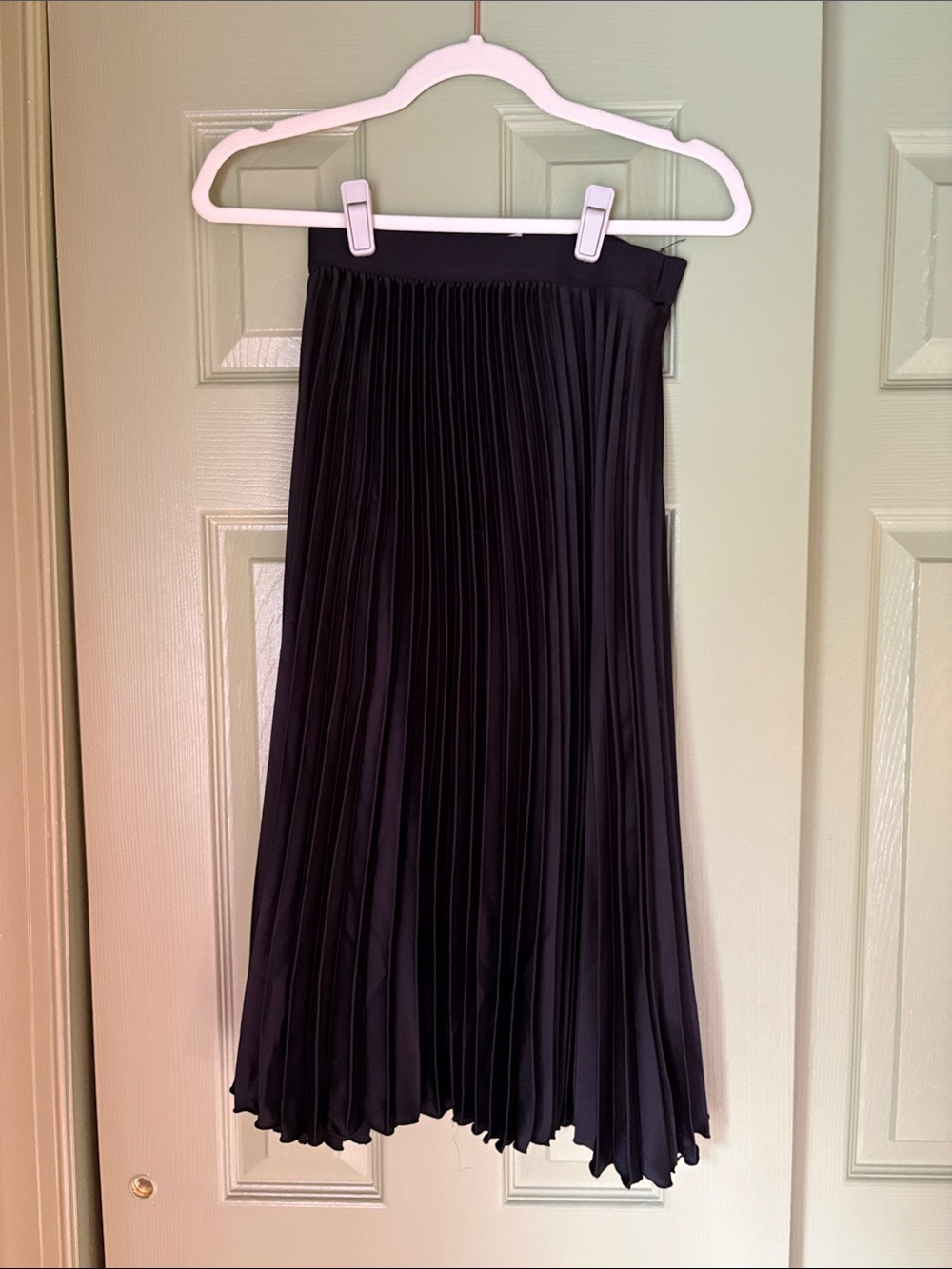 H&M Black Pleated Midi Skirt